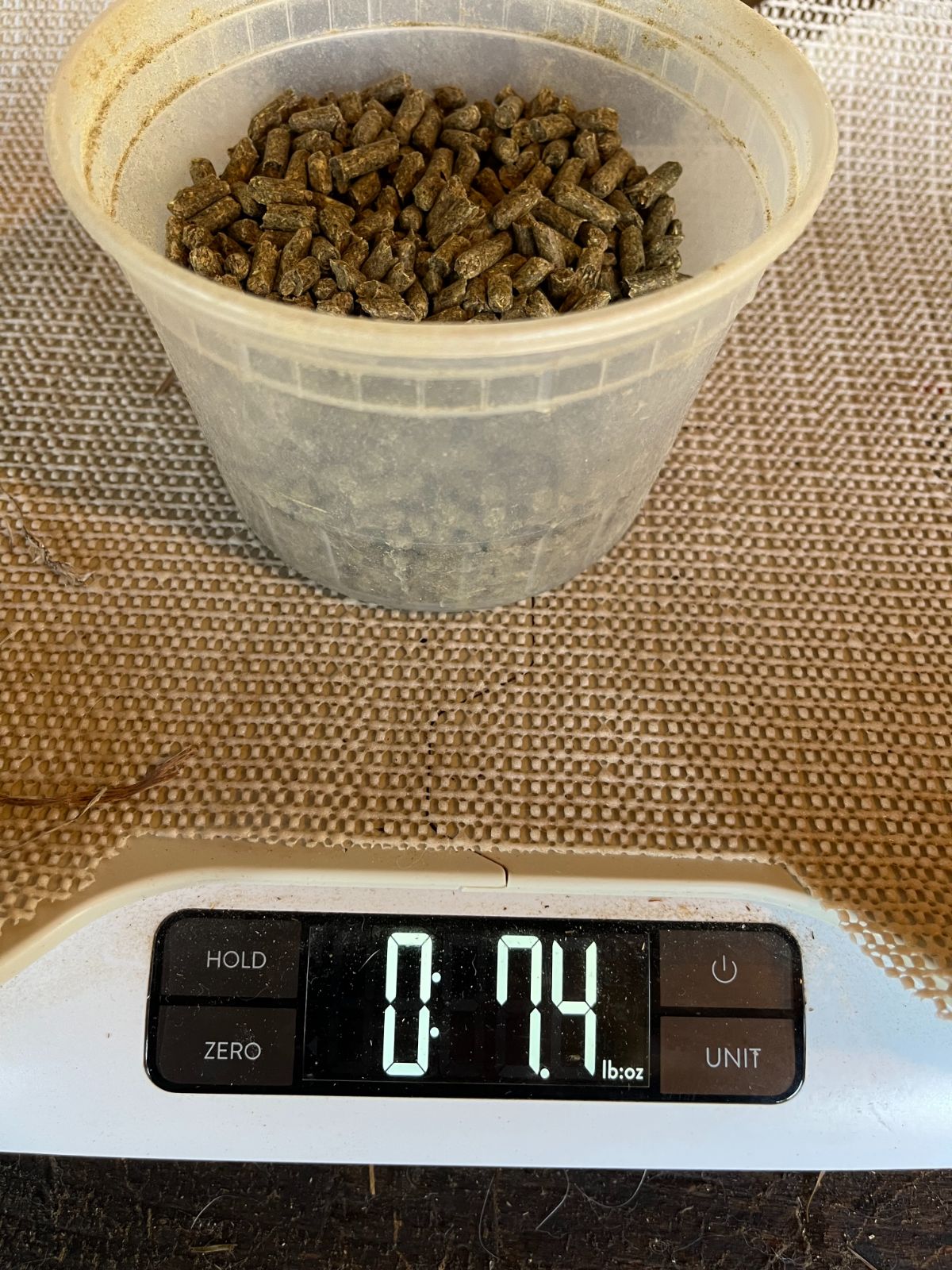 Weighing rabbit pellets by weight