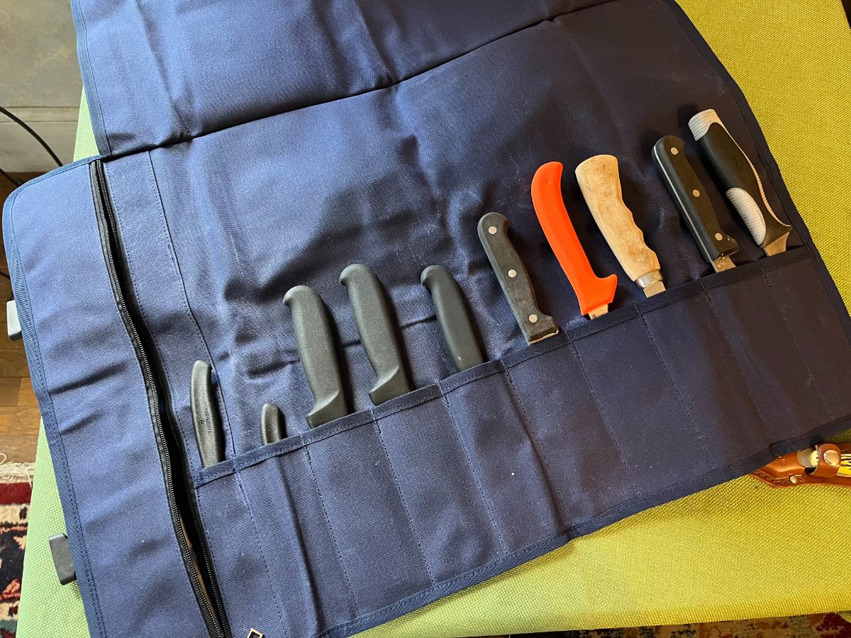 Chefs carrier bag for meat rabbit butchering knives