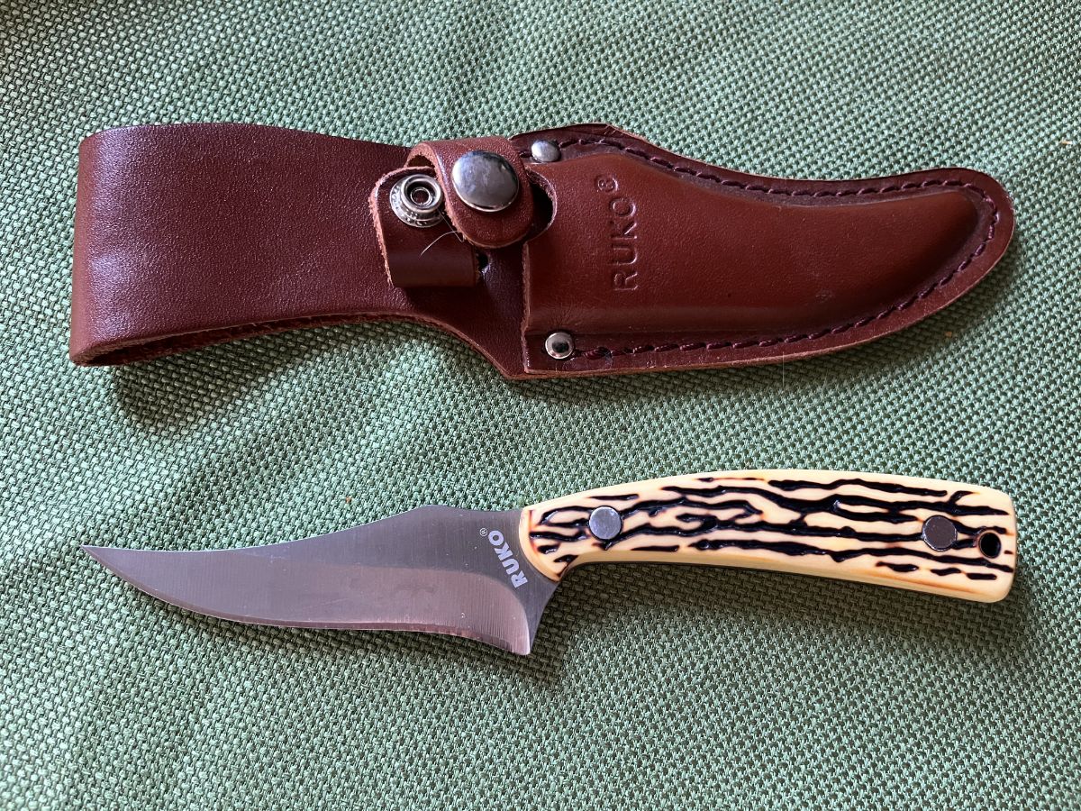 Ruko small hunting knife for butchering meat rabbits
