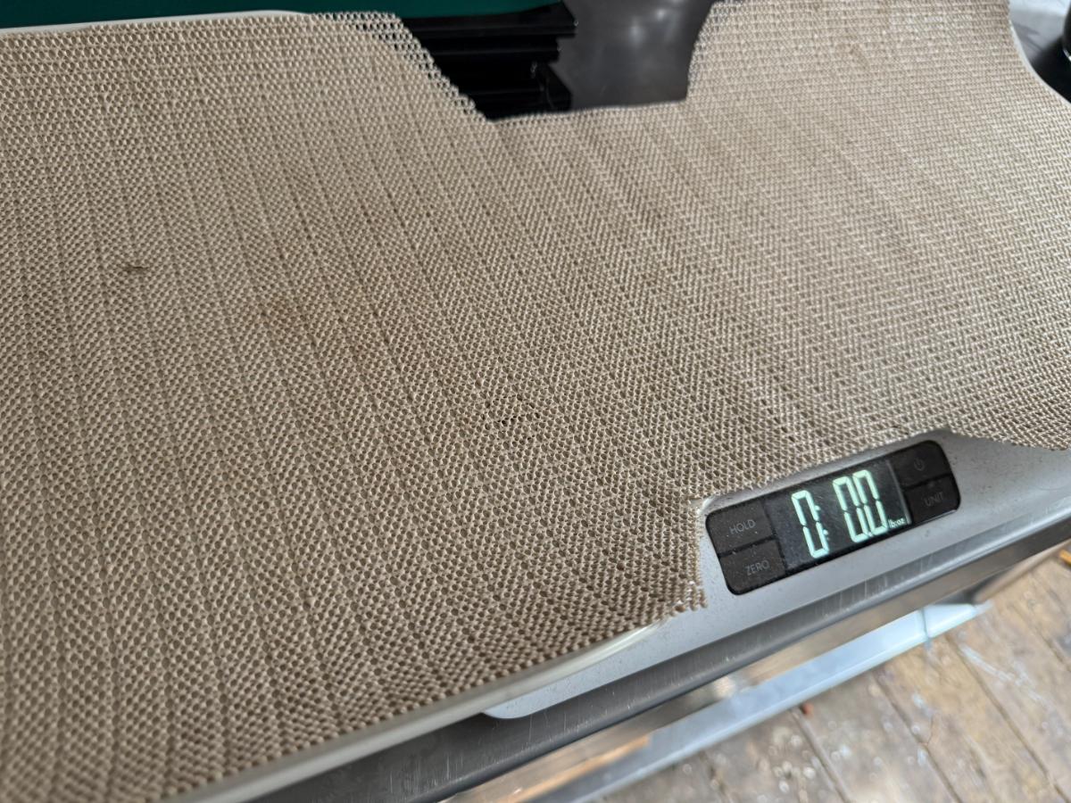 Small animal scale for weighing meat rabbits